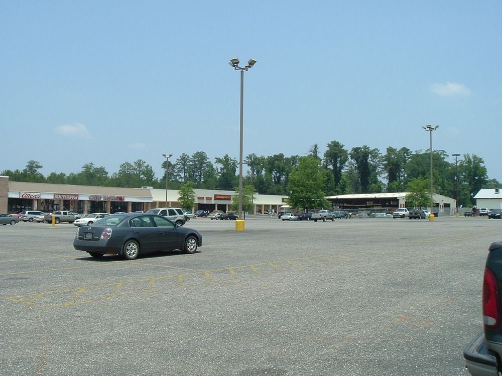 Thomasville Plaza Shopping Ctr: 33151 Highway 43, Thomasville, AL 36784